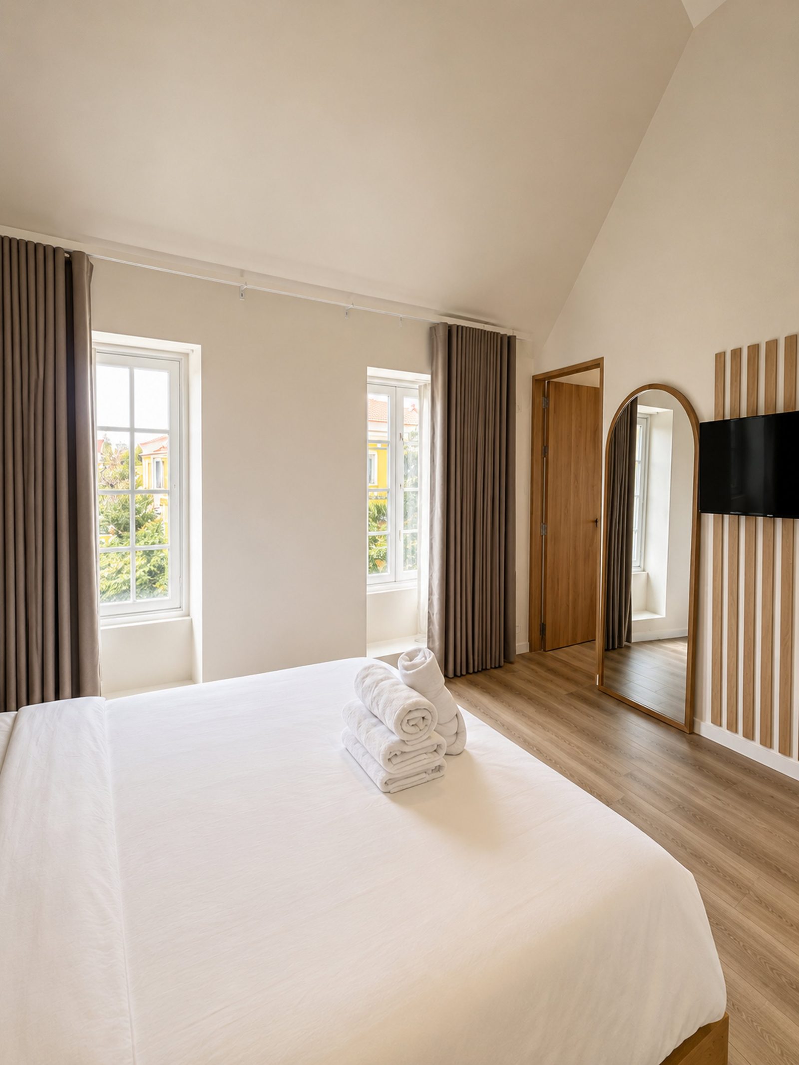 Signature Queen Loft with City View at Majestic City Palace Hotel, Punda, Willemstad, Curaçao